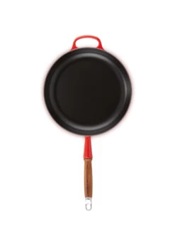 Le Creuset BRATPFANNE SIG 28CM KIRSCHROT 9 Le Creuset BRATPFANNE SIG 28CM KIRSCHROT -Köstliche Küche 0024147324409 4