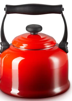 Le Creuset WASSERKESSEL TRADITION KIRSCHROT -Köstliche Küche 0024147917373 2