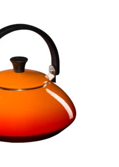 Le Creuset WASSERKESSEL ZEN OFENROT -Köstliche Küche 0630870033596 2