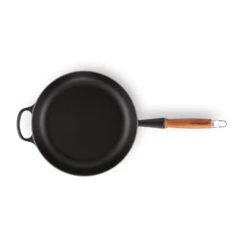 Le Creuset Signature Sauteuse Holzgriff 28cm -Köstliche Küche 512411 01 3 ProductImageExtra f479bb54d3