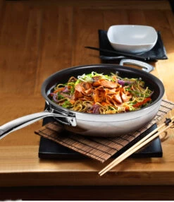 Le Creuset 3-lagiger Antihaft-Pfannen-Zusatzgriff 7 Le Creuset 3-lagiger Antihaft-Pfannen-Zusatzgriff -Köstliche Küche 514141 01 4 EnvironmentImage a6a09f9ffb