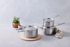 Le Creuset 3-lagiger Topf -Köstliche Küche 514152 01 4 EnvironmentImage 54fc943c05
