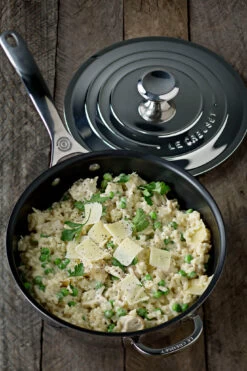 Le Creuset Signature 3-lagiger Antihaft-Soßentopf Mit Deckel -Köstliche Küche 514171 01 4 EnvironmentImage 92e7f7bf00