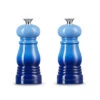 Le Creuset Mini Salz Und Pfefferset Azur 12 Cm -Köstliche Küche https3A2F2F944dbe8fb4c17d92e2cb d5054c5a52ec6ed10584f0eb5d8dd2be.ssl .cf3 .rackcdn.com2Fuploads2Fproduct2Fimages2F44900112200000 alt2