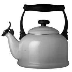 Le Creuset Wasserkessel Tradition Perlgrau 2,1 Liter