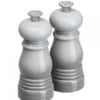 Le Creuset Mini Salz Und Pfeffermühle Set Perlgrau 12 Cm -Köstliche Küche https3A2F2F944dbe8fb4c17d92e2cb d5054c5a52ec6ed10584f0eb5d8dd2be.ssl .cf3 .rackcdn.com2Fuploads2Fproduct2Fimages2F7793pre f04bd7d4de44b16