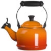 Le Creuset Wasserkessel Demi Ofenrot 1,1 Liter -Köstliche Küche https3A2F2F944dbe8fb4c17d92e2cb d5054c5a52ec6ed10584f0eb5d8dd2be.ssl .cf3 .rackcdn.com2Fuploads2Fproduct2Fimages2F92000900090000 1