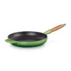 Le Creuset Bratpfanne Signature Bamboo ø 28 Cm / 2,6 Liter Emaillierte Antihaftbeschichtung -Köstliche Küche https3A2F2F944dbe8fb4c17d92e2cb d5054c5a52ec6ed10584f0eb5d8dd2be.ssl .cf3 .rackcdn.com2Fuploads2Fproduct2Fimages2FLC 20210721 HL PS FS 20258284080422 001