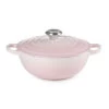 Le Creuset Bräter Marmite Shell Pink Ø24 Cm -Köstliche Küche https3A2F2F944dbe8fb4c17d92e2cb d5054c5a52ec6ed10584f0eb5d8dd2be.ssl .cf3 .rackcdn.com2Fuploads2Fproduct2Fimages2Fle creuset braadpan marmite shell pink 24cm 1