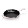 Le Creuset Skillet Pfanne Shell Pink Ø23 Cm -Köstliche Küche https3A2F2F944dbe8fb4c17d92e2cb d5054c5a52ec6ed10584f0eb5d8dd2be.ssl .cf3 .rackcdn.com2Fuploads2Fproduct2Fimages2Fle creuset skillet shell pink 23cm
