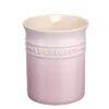 Le Creuset Topf Für Kochkellen Classic Shell Pink -Köstliche Küche https3A2F2F944dbe8fb4c17d92e2cb d5054c5a52ec6ed10584f0eb5d8dd2be.ssl .cf3 .rackcdn.com2Fuploads2Fproduct2Fimages2Fle creuset spatelpot shell pink