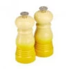 Le Creuset Mini Salz Und Pfeffermühle Set Citrus 12 Cm -Köstliche Küche https3A2F2F944dbe8fb4c17d92e2cb d5054c5a52ec6ed10584f0eb5d8dd2be.ssl .cf3 .rackcdn.com2Fuploads2Fproduct2Fimages2Fpeper zoutmolen 11cm soleil le creuset set v 2 1