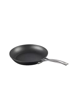 LE CREUSET, Aluminium-Antihaft Flache Pfanne 24cm -Köstliche Küche lecreuset aluminium antihaftflachepfanne24cm 6 768 1024 75 7348126 6